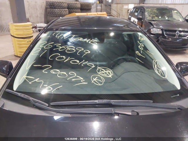 12636899 :رقم المزاد ، 5YFBPMBE0MP200974 vin ، 2021 Toyota Corolla Le مزاد بيع