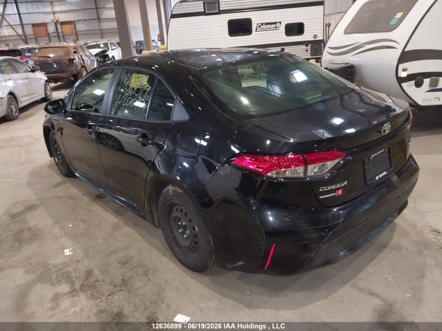 12636899 :رقم المزاد ، 5YFBPMBE0MP200974 vin ، 2021 Toyota Corolla Le مزاد بيع