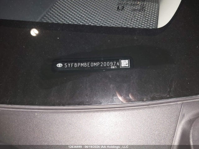 12636899 :رقم المزاد ، 5YFBPMBE0MP200974 vin ، 2021 Toyota Corolla Le مزاد بيع