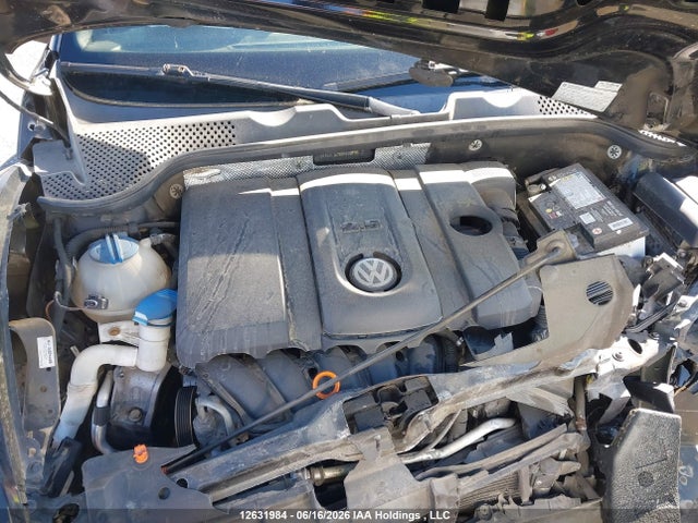 2013 Volkswagen Beetle 2.5l Comfortline/2.5l Highline მანქანა იყიდება აუქციონზე, vin: 3VW5X7AT3DM823718, აუქციონის ნომერი: 12631984