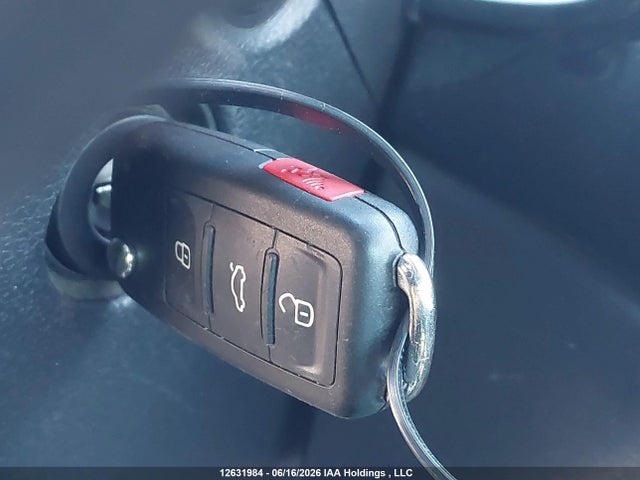 2013 Volkswagen Beetle 2.5l Comfortline/2.5l Highline მანქანა იყიდება აუქციონზე, vin: 3VW5X7AT3DM823718, აუქციონის ნომერი: 12631984