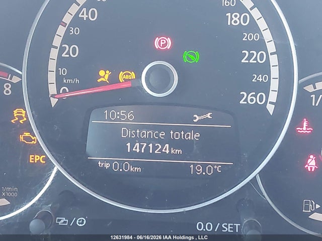 2013 Volkswagen Beetle 2.5l Comfortline/2.5l Highline მანქანა იყიდება აუქციონზე, vin: 3VW5X7AT3DM823718, აუქციონის ნომერი: 12631984