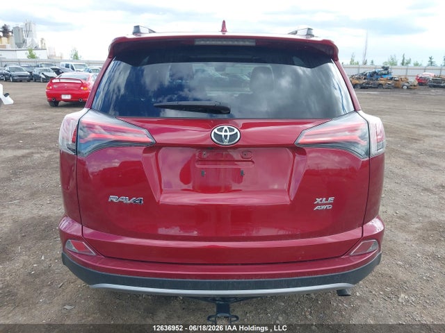 12636952 :رقم المزاد ، 2T3RFREV5JW816438 vin ، 2018 Toyota Rav4 Adventure/xle مزاد بيع