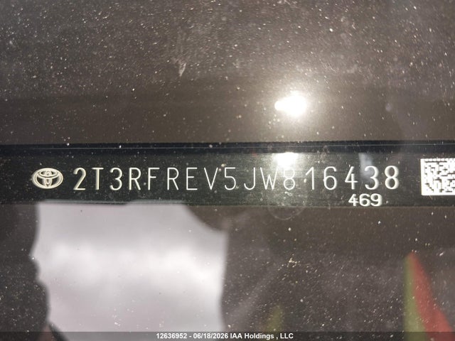 12636952 :رقم المزاد ، 2T3RFREV5JW816438 vin ، 2018 Toyota Rav4 Adventure/xle مزاد بيع