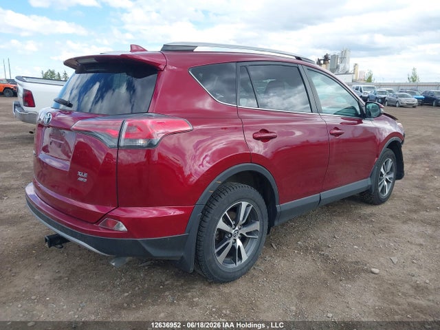 12636952 :رقم المزاد ، 2T3RFREV5JW816438 vin ، 2018 Toyota Rav4 Adventure/xle مزاد بيع
