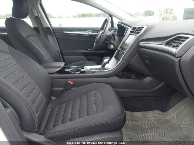 12637142 :رقم المزاد ، 1FA6P0H70F5104495 vin ، 2015 Ford Fusion Se مزاد بيع