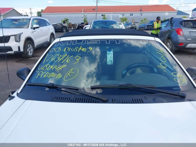 2000 Ford Mustang მანქანა იყიდება აუქციონზე, vin: 1FAFP4446YF250447, აუქციონის ნომერი: 12637163