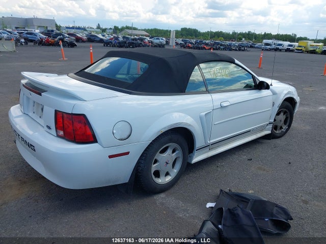 2000 Ford Mustang მანქანა იყიდება აუქციონზე, vin: 1FAFP4446YF250447, აუქციონის ნომერი: 12637163