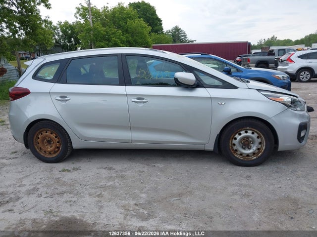 12637356 :رقم المزاد ، KNAHT8A3XH7180606 vin ، 2017 Kia Rondo مزاد بيع