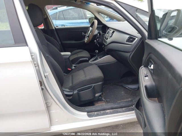 12637356 :رقم المزاد ، KNAHT8A3XH7180606 vin ، 2017 Kia Rondo مزاد بيع