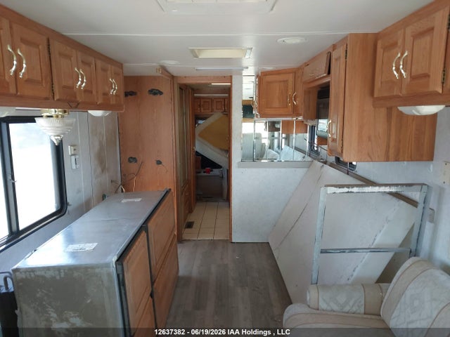 Aukcja sprzedaży 1998 Freightliner Chassis X Line Motor Home, vin: 4UZ6XFBC7WC910604, numer aukcji: 12637382