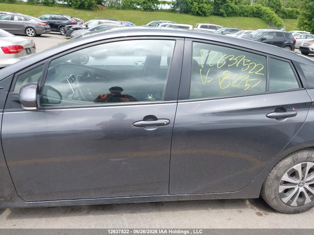 12637522 :رقم المزاد ، JTDKAMFP2M3182757 vin ، 2021 Toyota Prius مزاد بيع