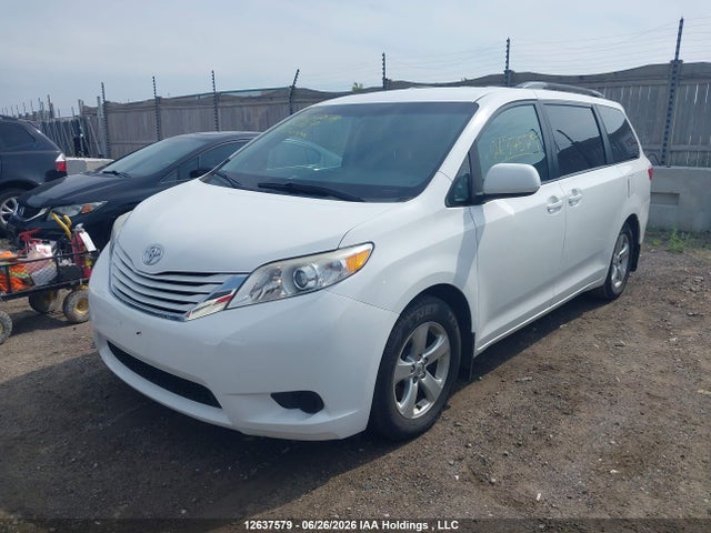 5TDKK3DC9FS606167 Toyota SIENNA LE