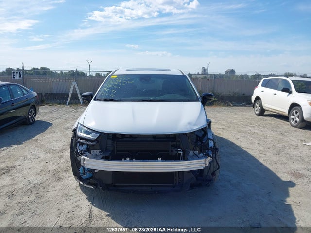 Chrysler Pacifica Limited 2026 2C4RC1GG7TR279044 Image 13