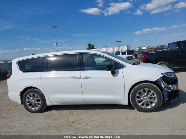 Chrysler Pacifica Limited 2026 2C4RC1GG7TR279044 Image 14