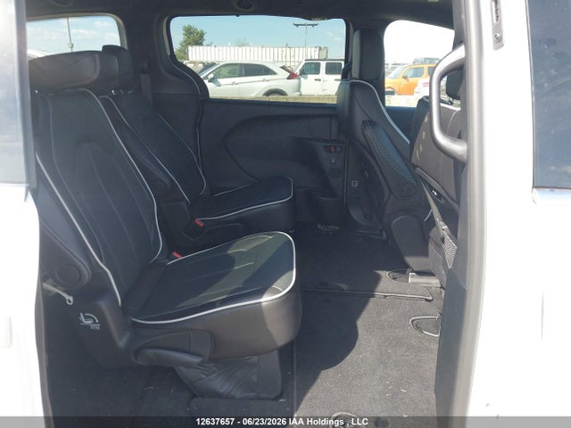 Chrysler Pacifica Limited 2026 2C4RC1GG7TR279044 Image 8