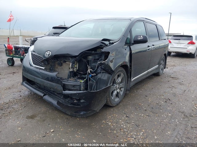 12632482 :رقم المزاد ، 5TDXK3DC7FS598348 vin ، 2015 Toyota Sienna Se 8 Passenger مزاد بيع