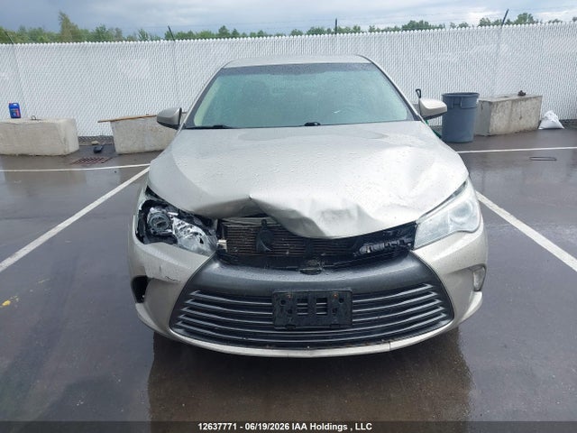 12637771 :رقم المزاد ، 4T1BF1FK3GU251020 vin ، 2016 Toyota Camry Le/xle/se/xse مزاد بيع