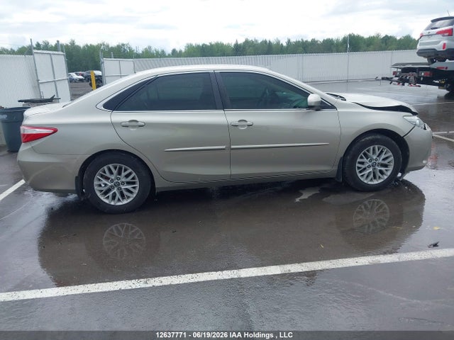 12637771 :رقم المزاد ، 4T1BF1FK3GU251020 vin ، 2016 Toyota Camry Le/xle/se/xse مزاد بيع
