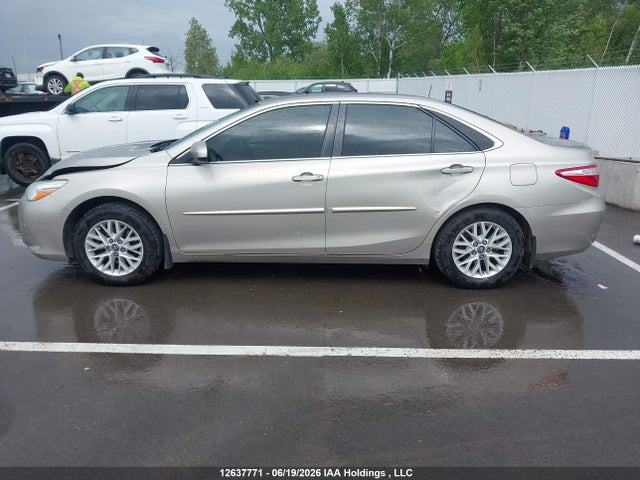 12637771 :رقم المزاد ، 4T1BF1FK3GU251020 vin ، 2016 Toyota Camry Le/xle/se/xse مزاد بيع