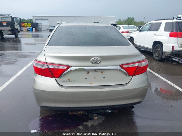 12637771 :رقم المزاد ، 4T1BF1FK3GU251020 vin ، 2016 Toyota Camry Le/xle/se/xse مزاد بيع