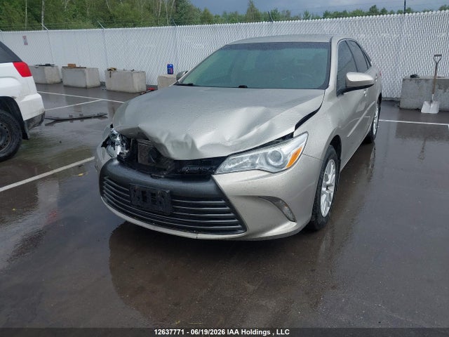 12637771 :رقم المزاد ، 4T1BF1FK3GU251020 vin ، 2016 Toyota Camry Le/xle/se/xse مزاد بيع