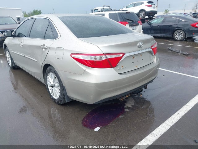 12637771 :رقم المزاد ، 4T1BF1FK3GU251020 vin ، 2016 Toyota Camry Le/xle/se/xse مزاد بيع