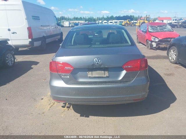2013 Volkswagen Jetta 2.0l Trendline/2.0l Trendline+ მანქანა იყიდება აუქციონზე, vin: 3VW2K7AJ1DM430011, აუქციონის ნომერი: 12633659