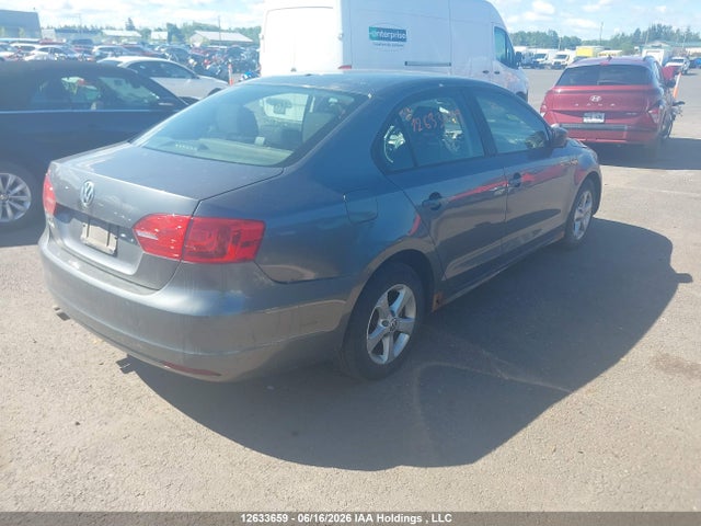 2013 Volkswagen Jetta 2.0l Trendline/2.0l Trendline+ მანქანა იყიდება აუქციონზე, vin: 3VW2K7AJ1DM430011, აუქციონის ნომერი: 12633659