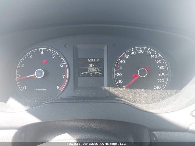 2013 Volkswagen Jetta 2.0l Trendline/2.0l Trendline+ მანქანა იყიდება აუქციონზე, vin: 3VW2K7AJ1DM430011, აუქციონის ნომერი: 12633659