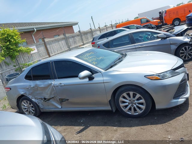 4T1B11HK6JU018221 Toyota CAMRY LE