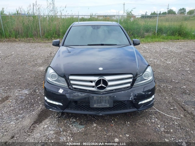 2013 Mercedes-benz C 300 4matic მანქანა იყიდება აუქციონზე, vin: WDDGF8AB0DA823738, აუქციონის ნომერი: 12638045