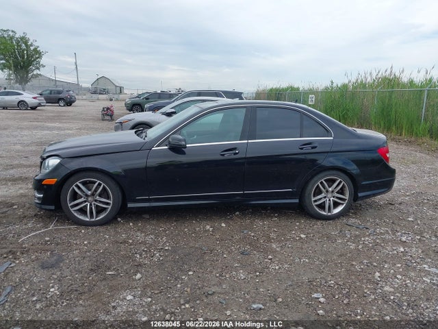 2013 Mercedes-benz C 300 4matic მანქანა იყიდება აუქციონზე, vin: WDDGF8AB0DA823738, აუქციონის ნომერი: 12638045