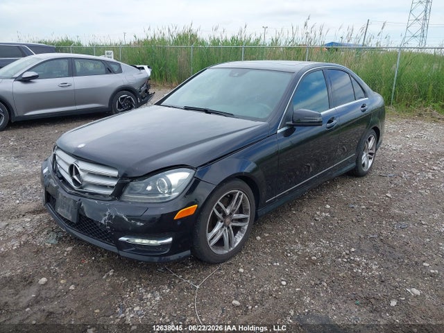 2013 Mercedes-benz C 300 4matic მანქანა იყიდება აუქციონზე, vin: WDDGF8AB0DA823738, აუქციონის ნომერი: 12638045