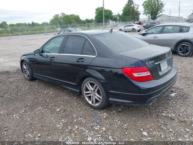 2013 Mercedes-benz C 300 4matic მანქანა იყიდება აუქციონზე, vin: WDDGF8AB0DA823738, აუქციონის ნომერი: 12638045