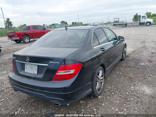 2013 Mercedes-benz C 300 4matic მანქანა იყიდება აუქციონზე, vin: WDDGF8AB0DA823738, აუქციონის ნომერი: 12638045