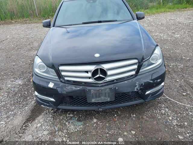 2013 Mercedes-benz C 300 4matic მანქანა იყიდება აუქციონზე, vin: WDDGF8AB0DA823738, აუქციონის ნომერი: 12638045