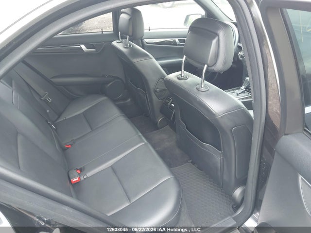 2013 Mercedes-benz C 300 4matic მანქანა იყიდება აუქციონზე, vin: WDDGF8AB0DA823738, აუქციონის ნომერი: 12638045