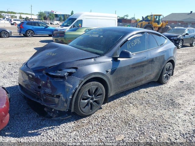 Tesla Model Y Long Range/rwd 2024 7SAYGDED6RF105435 Image 2