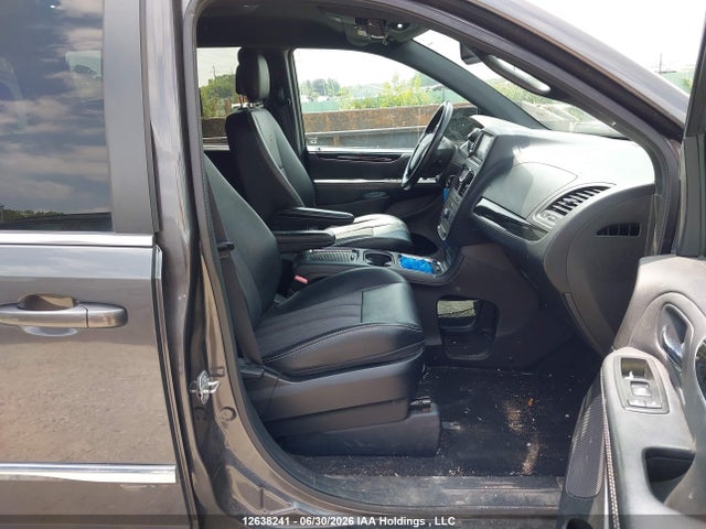 12638241 :رقم المزاد ، 2C4RC1HG1FR656793 vin ، 2015 Chrysler Town & Country S مزاد بيع
