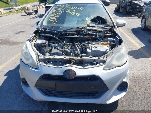 Toyota PRIUS C 2015 JTDKDTB36F1579388 Image 12