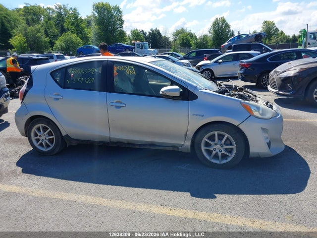 Toyota PRIUS C 2015 JTDKDTB36F1579388 Image 13