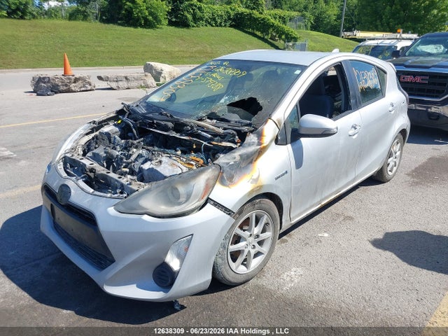 Toyota PRIUS C 2015 JTDKDTB36F1579388 Image 2