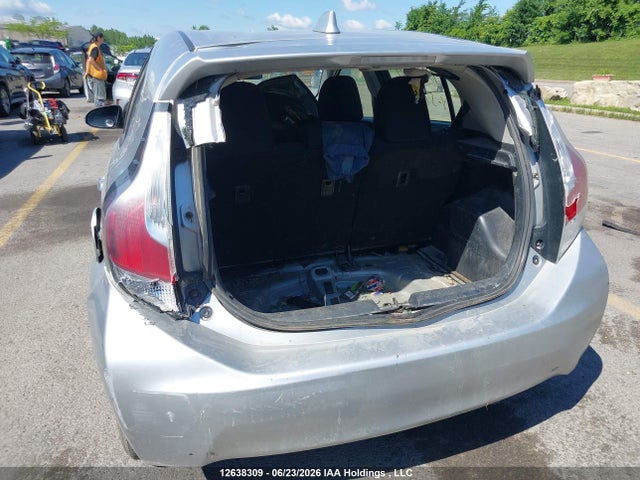 Toyota PRIUS C 2015 JTDKDTB36F1579388 Image 21