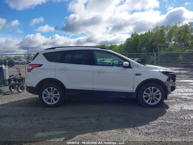 Продажа на аукционе авто 2017 Ford Escape Se, vin: 1FMCU9GD8HUB69634, номер лота: 12638332