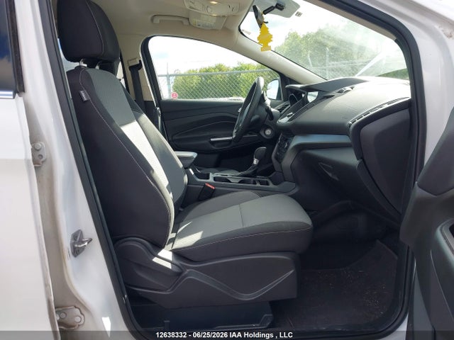 Продажа на аукционе авто 2017 Ford Escape Se, vin: 1FMCU9GD8HUB69634, номер лота: 12638332