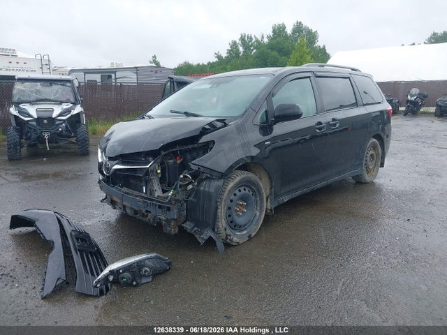 Toyota SIENNA LE 2018 5TDJZ3DC9JS190606 Image 12