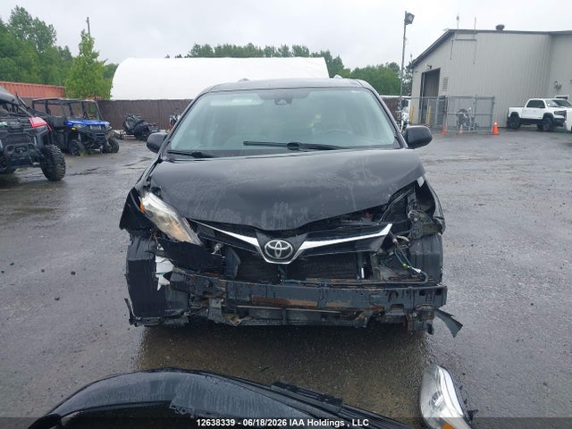 Toyota SIENNA LE 2018 5TDJZ3DC9JS190606 Image 13