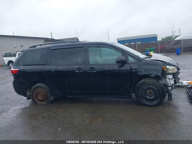 Toyota SIENNA LE 2018 5TDJZ3DC9JS190606 Image 14