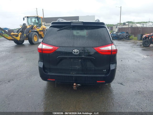 Toyota SIENNA LE 2018 5TDJZ3DC9JS190606 Image 17